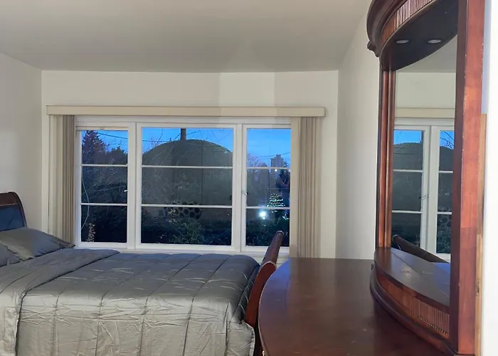 Home In West Vancouver