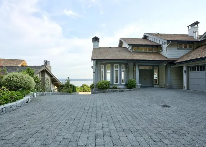 Beautiful 5 Bedroom West Vancouver Mansion