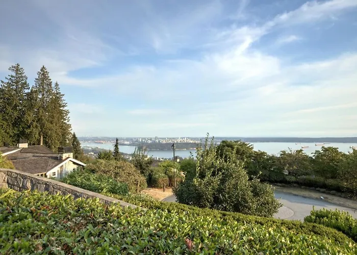 Beautiful 5 Bedroom West Vancouver Mansion