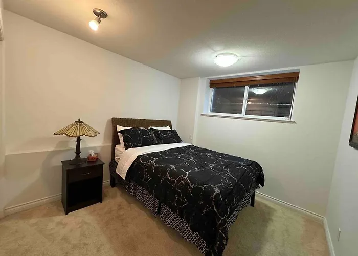 Adorable, 2 Bedrooms In West Vancouver