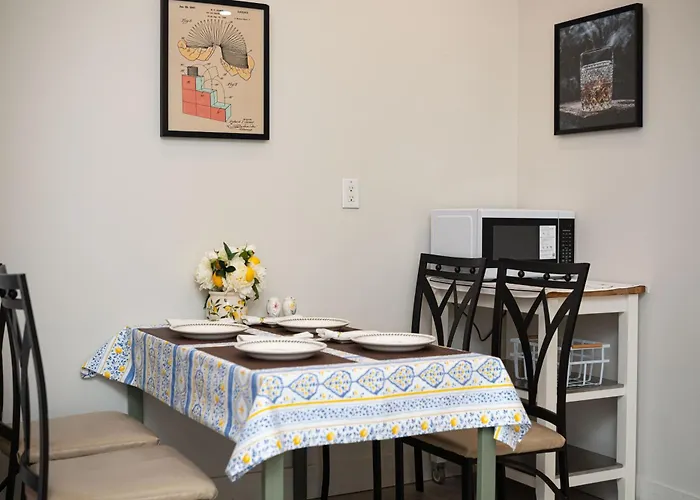 Coastal Garden Suite: Steps To The Beach & Seawalk