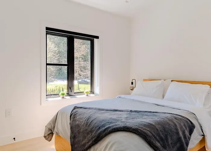 Modern 2Br Coach House, West Van- New Construction