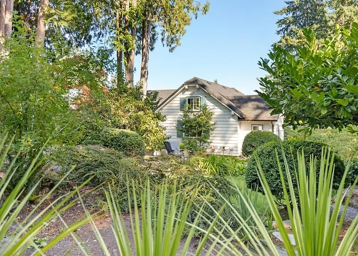 Luxe 3Br Coastal Retreat - Views, Hot Tub And Bbq