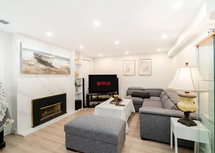 Modern Private 2 Bedrooms Near Seawall & Shops
